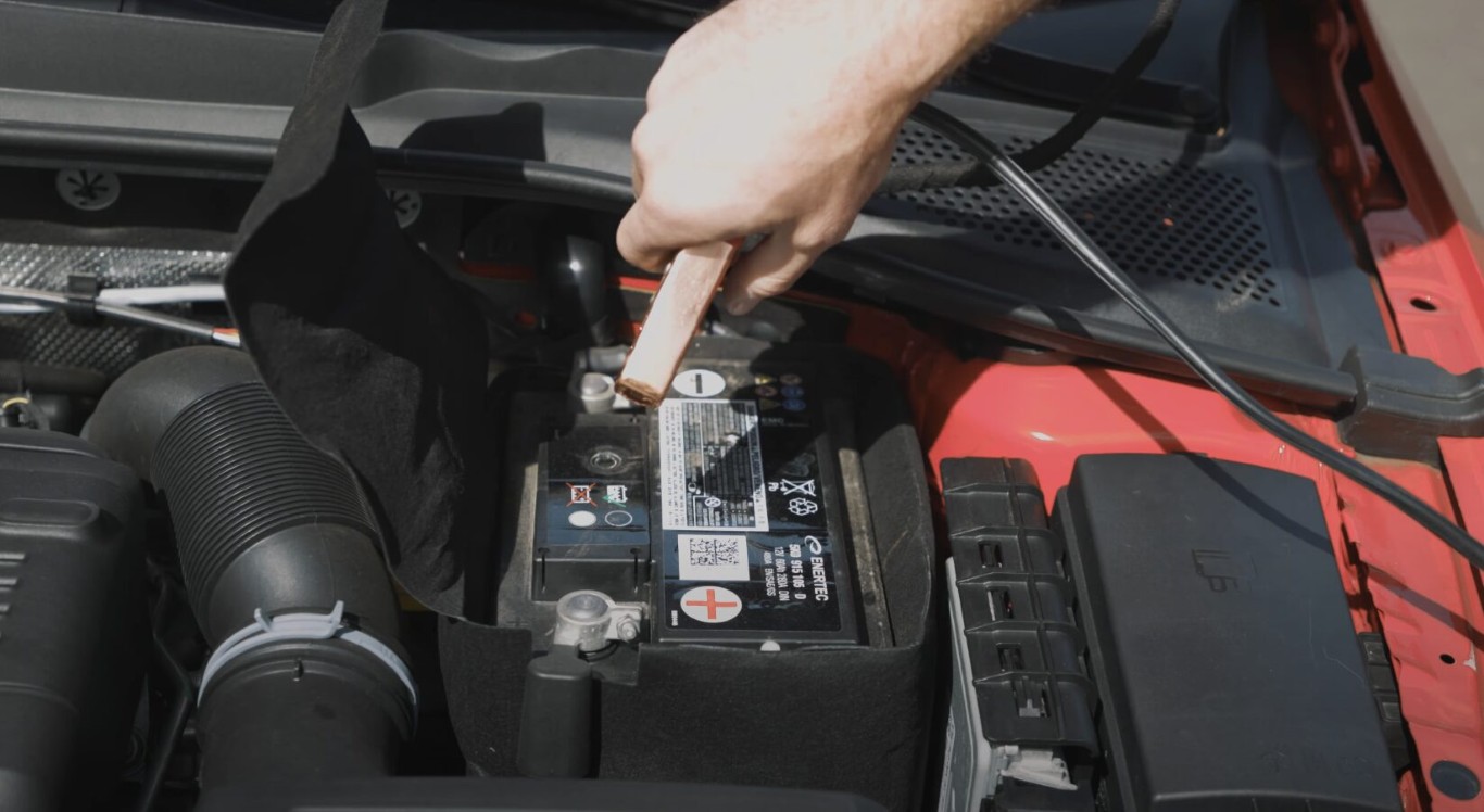 Professional mechanic providing battery service and roadside assistance in Gilroy, CA